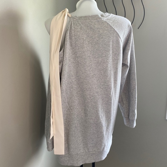 Love & Legend Women's Gray Cold Shoulder Floral Embroidered Sweatshirt Size 1X - Picture 3 of 11
